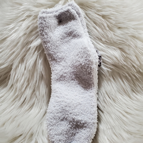 🦋5/$25 Adrienne Vittadini plush socks - Picture 2 of 5